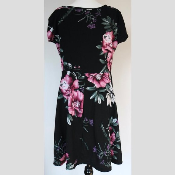 Fun Floral Dress - Picture 7 of 7